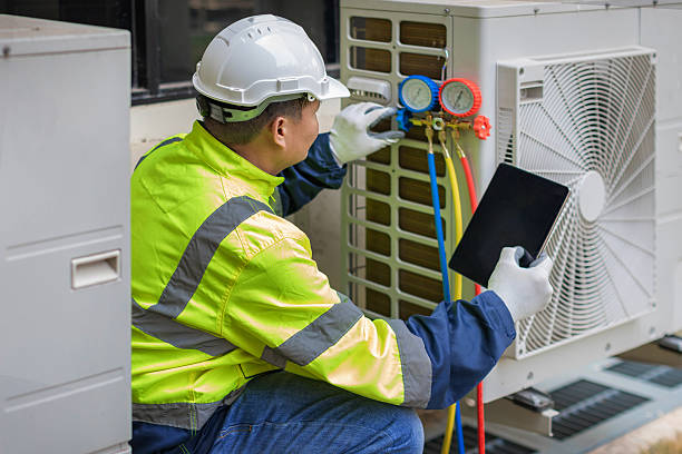 Professional Hvac technician working in Richmond, TX